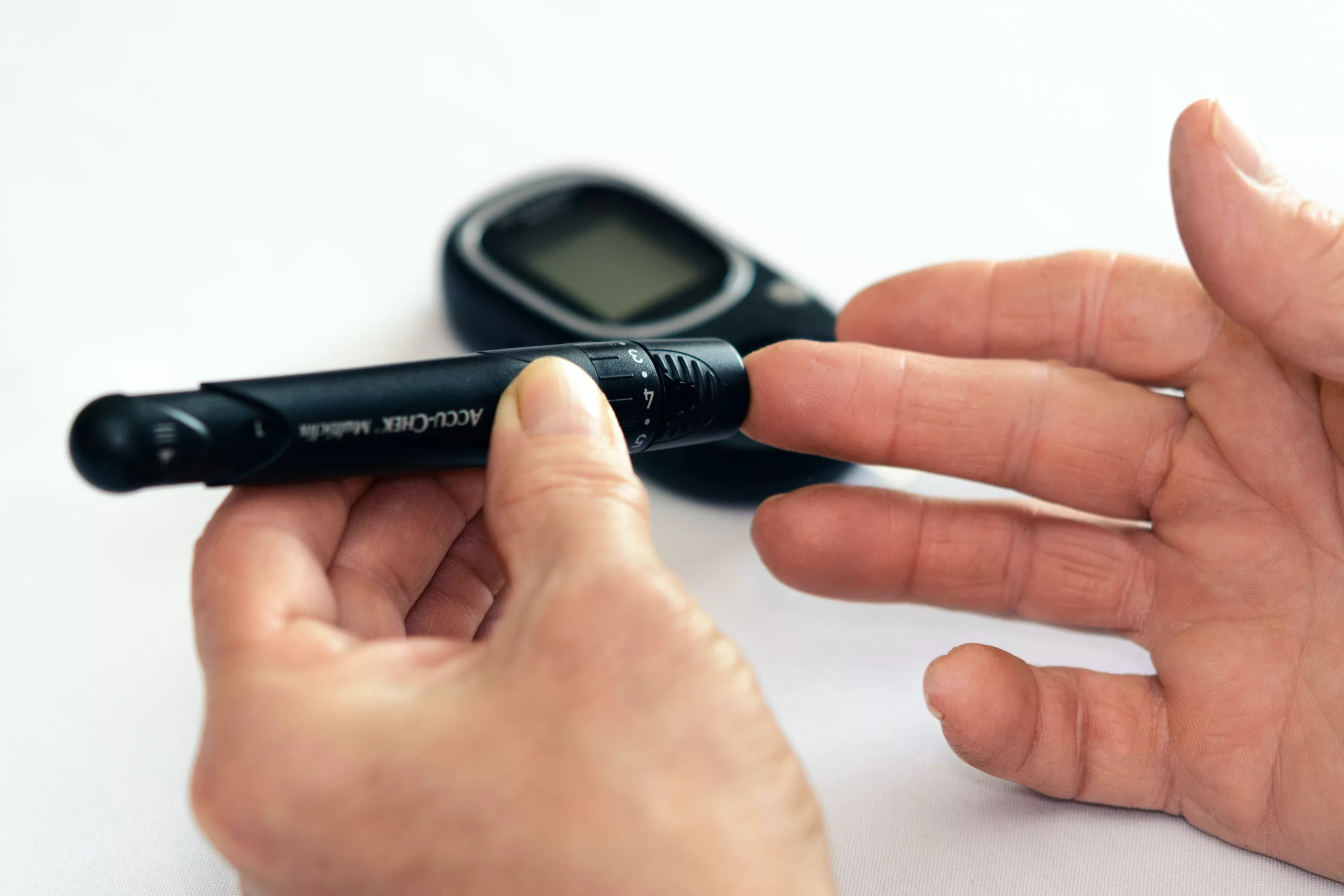 Image of a glucometer to monitor MODY diabetes