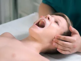 Examining a child for Jaw clicking