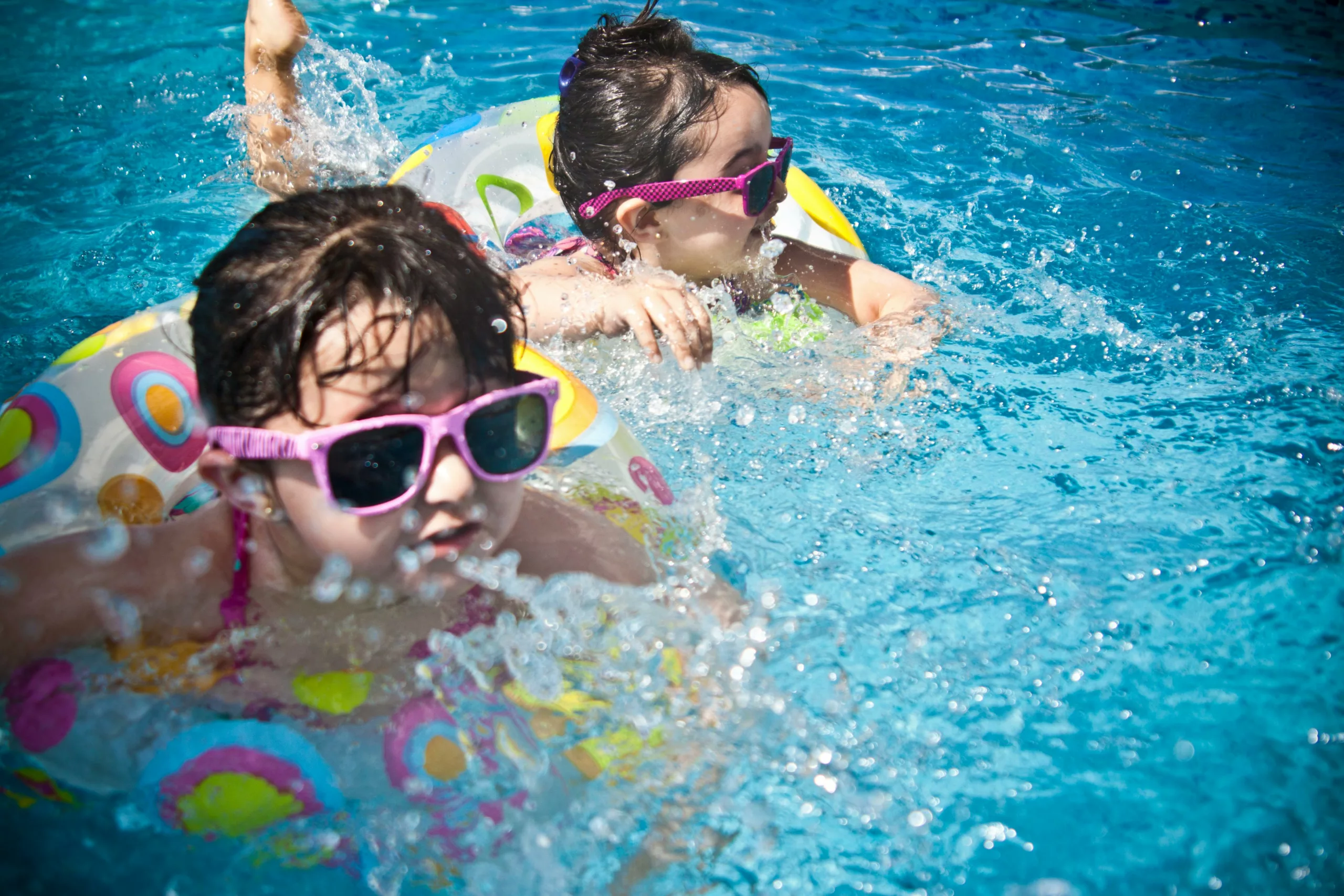 Cryptosporidiosis spreads in swimming pools.